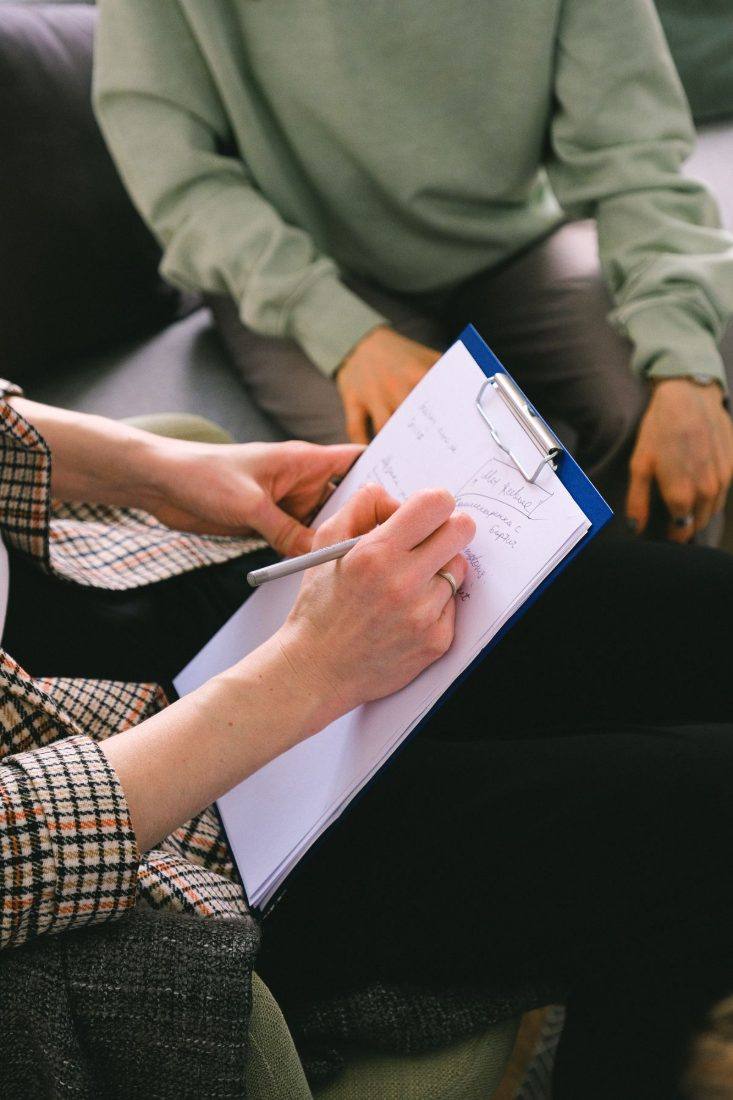 Completing UK asbestos medical surveillance health records